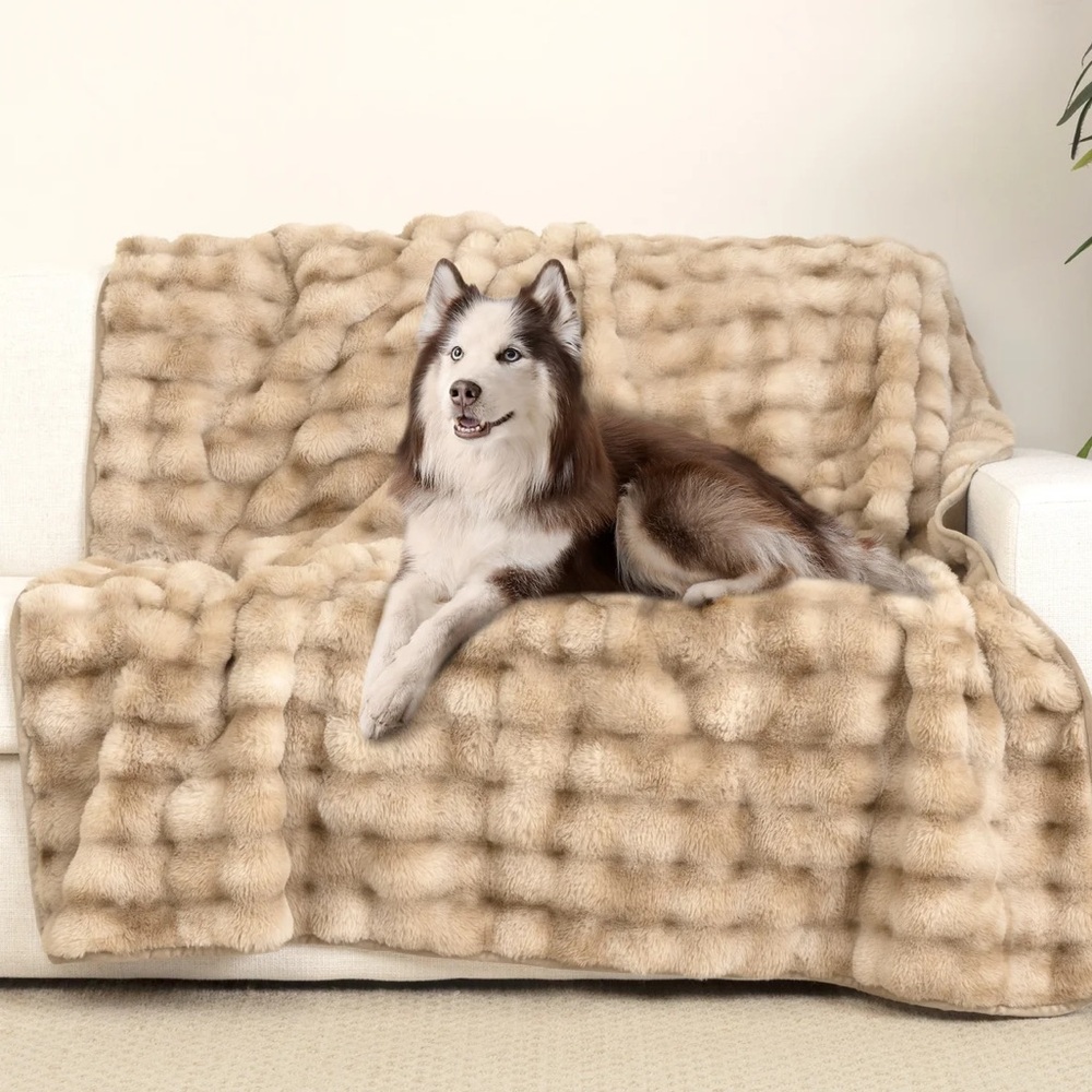 New Brentwood Oversized Waterproof Pet Blanket Furniture Protector Bubble Fur